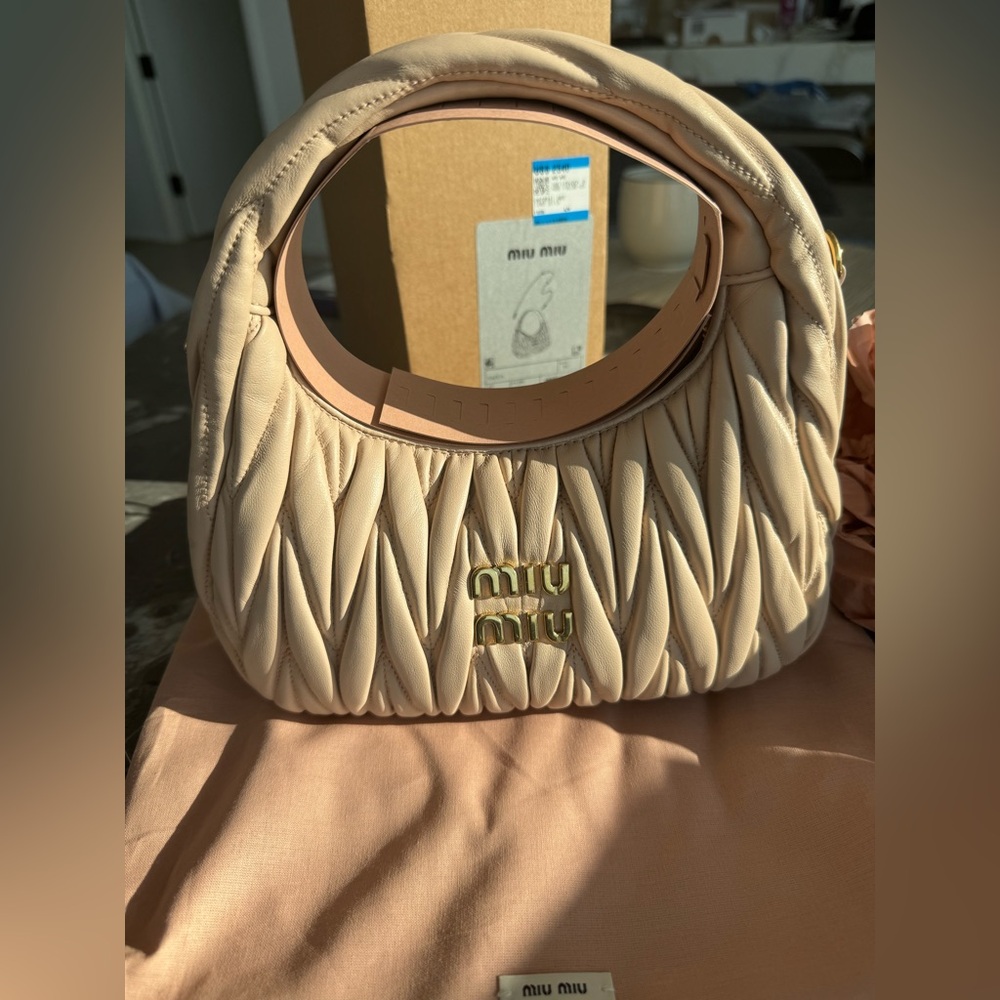 New Miu Miu Wander Matelassé Nappa Leather Hobo Bag Nude Pink Cipria - Picture 5 of 10